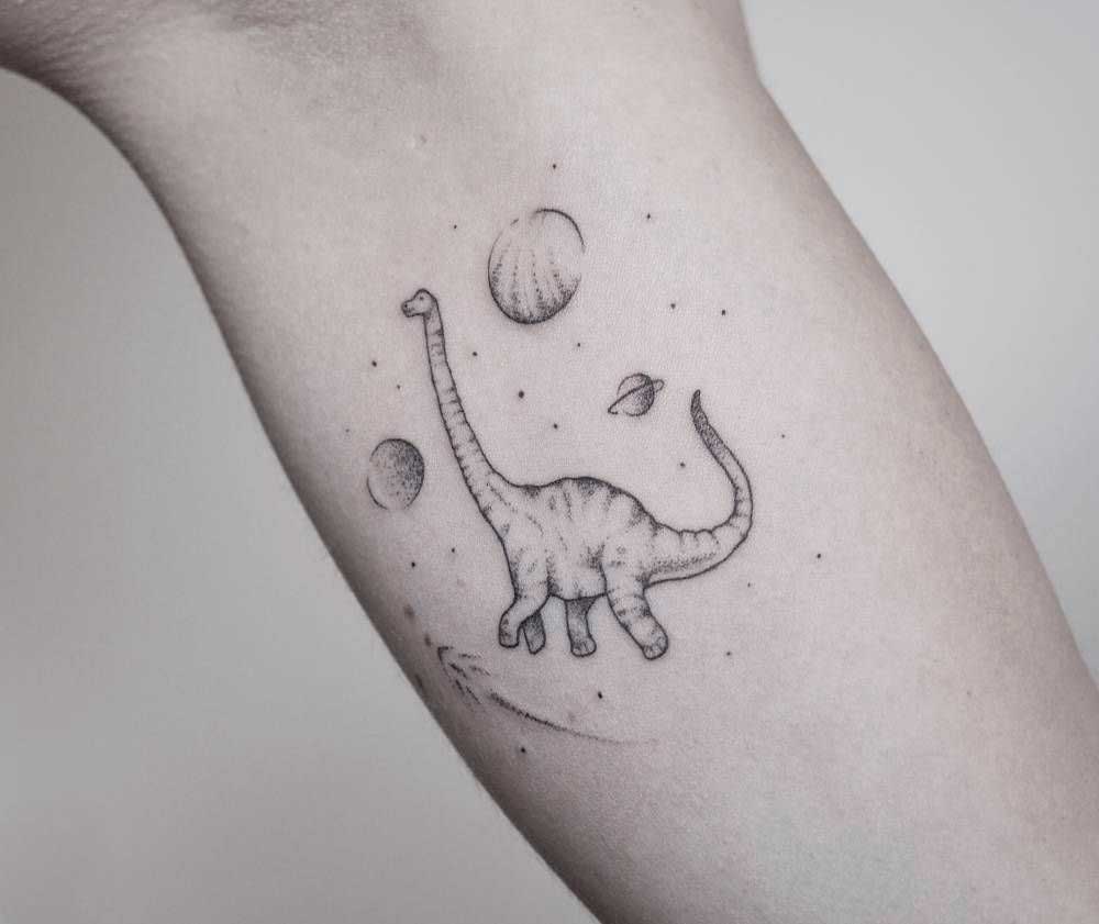 tatuajes minimalistas de dinosaurios