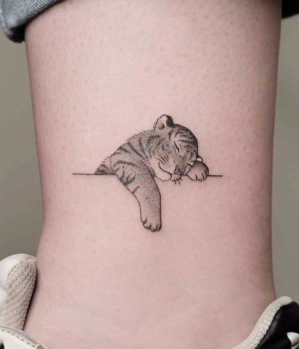 tatuajes minimalistas gatos leones significadodetatuajes.org