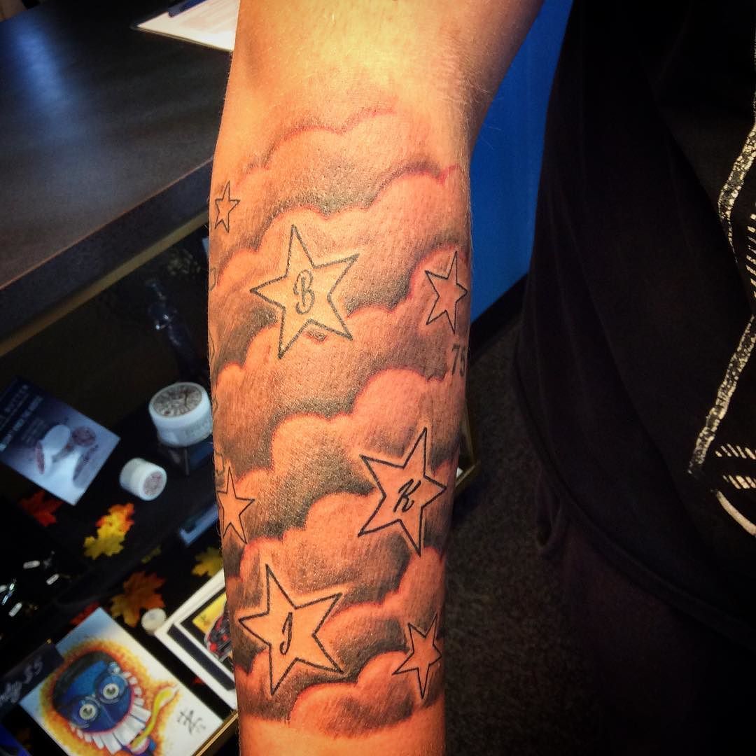 tatuajes nubes y estrellas