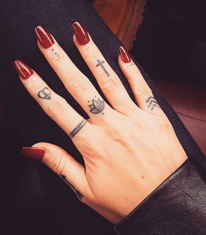 tatuajes pequenos en los dedos