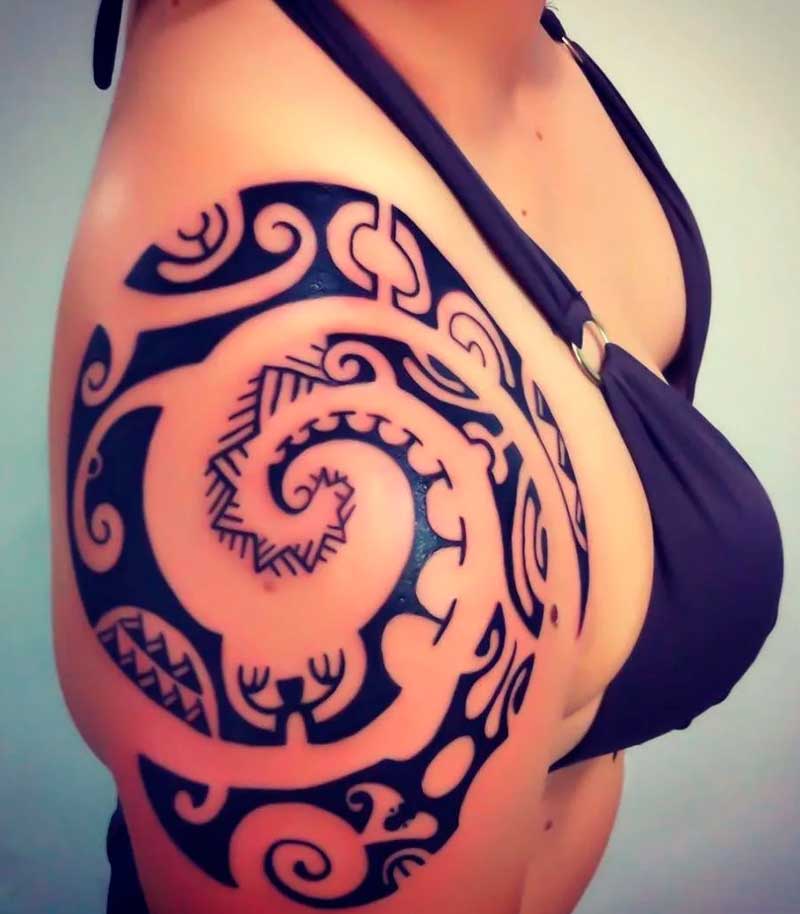 tatuajes polinesios para mujeres 14