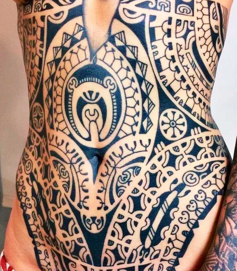 tatuajes polinesios para mujeres 29