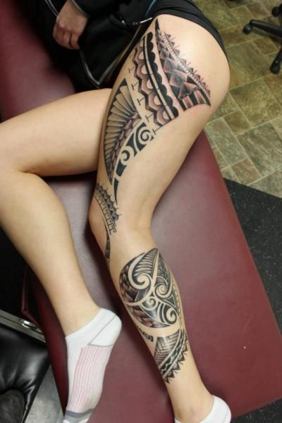 tatuajes samoanos en las piernas