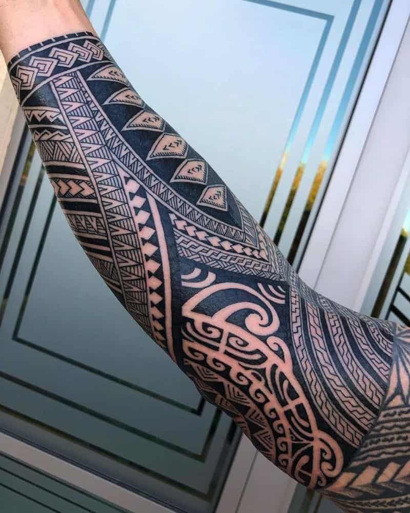 tatuajes samoanos en los brazos