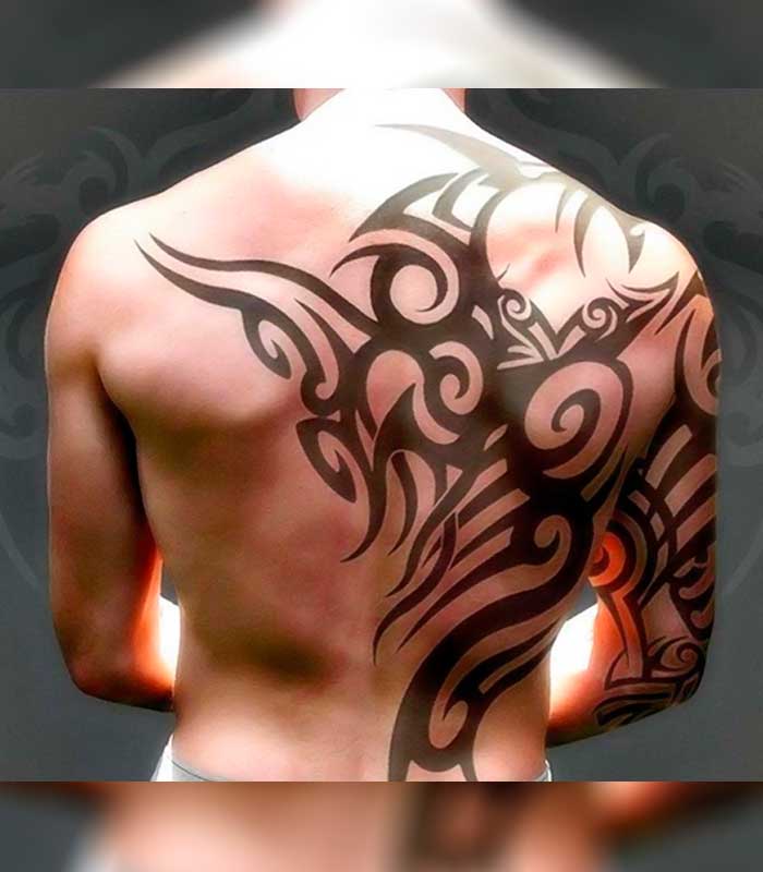 tatuajes tribales en la espalda