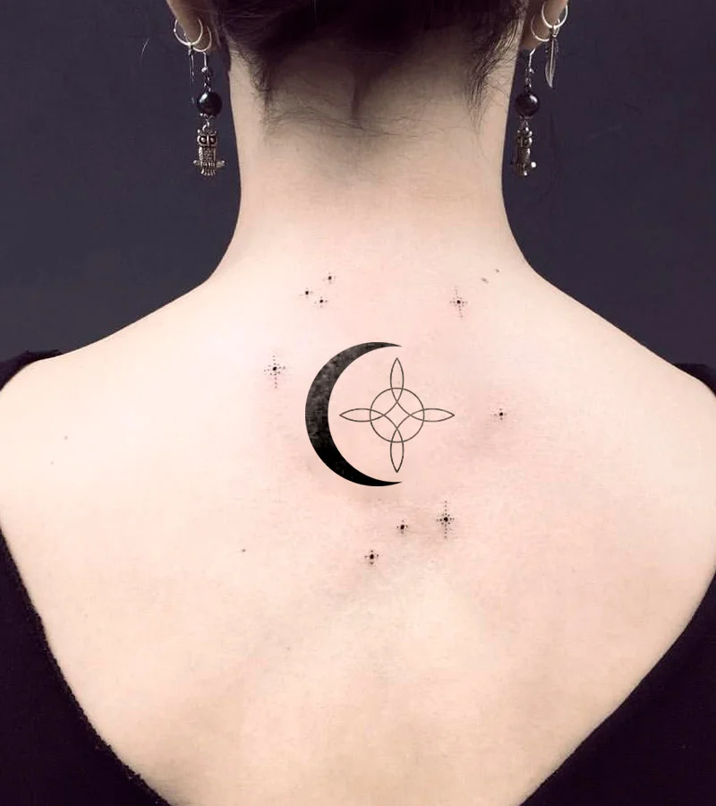 tatuaje de nudo de bruja con luna 6