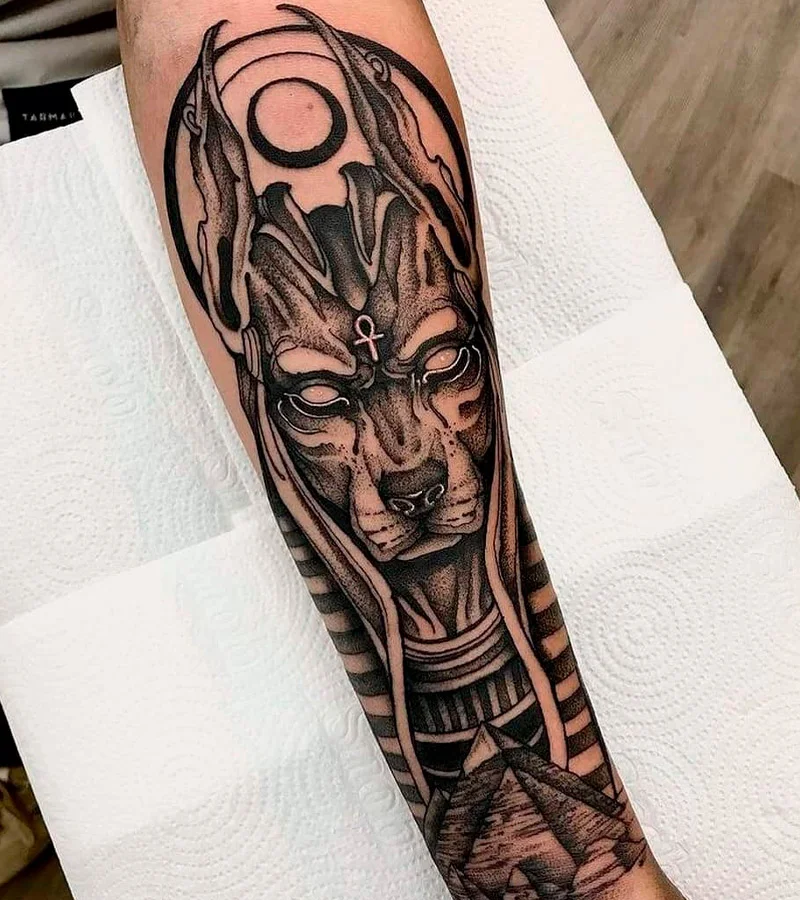 tatuajes de anubis en el brazo 1