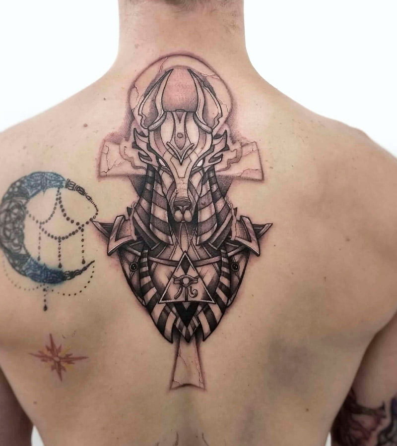 tatuajes de anubis en la espalda 8
