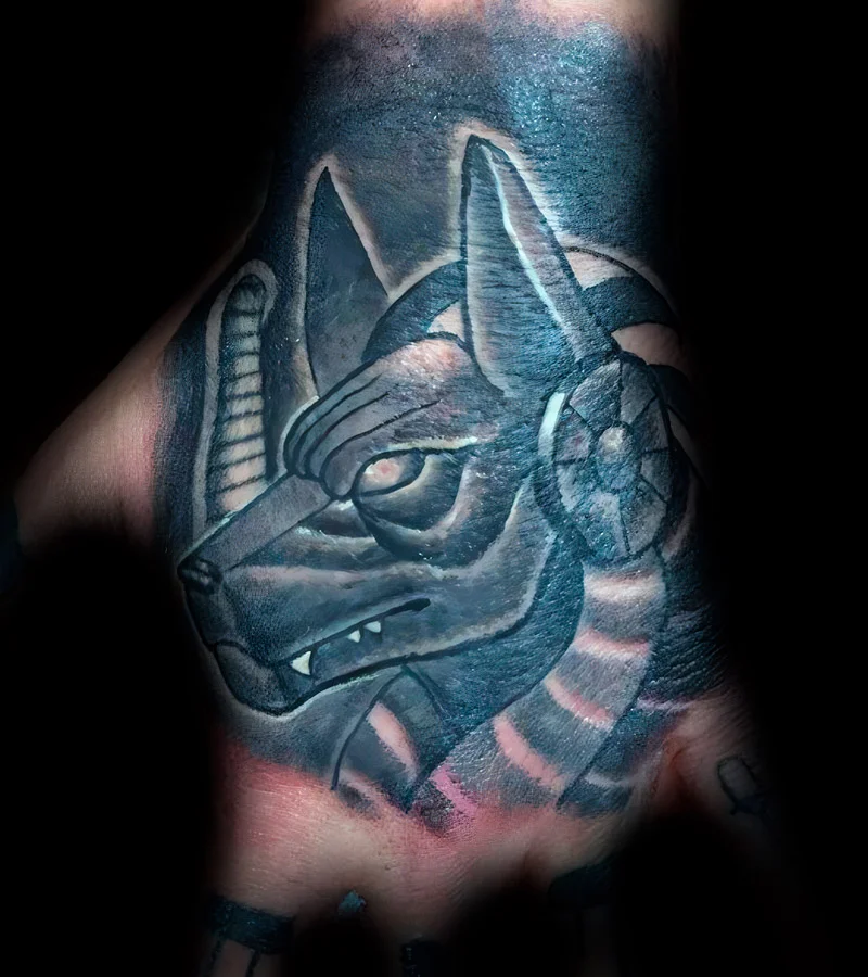 tatuajes de anubis en la mano 7