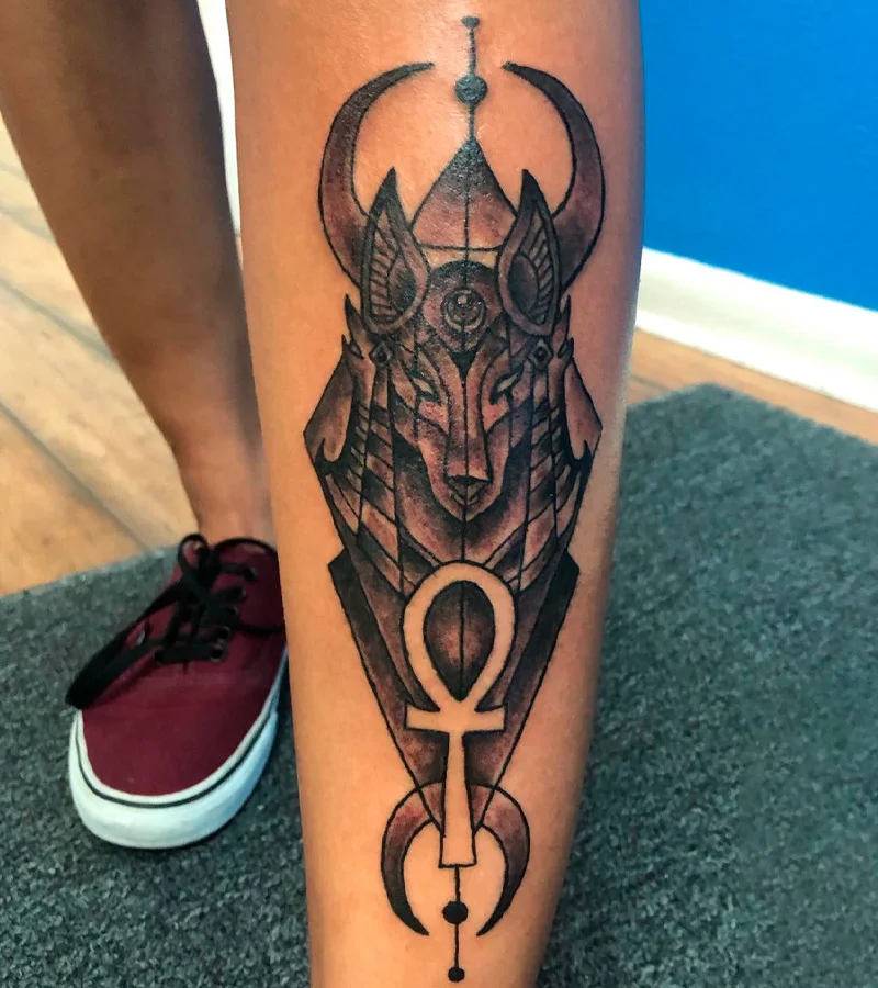 tatuajes de anubis en la pierna 4