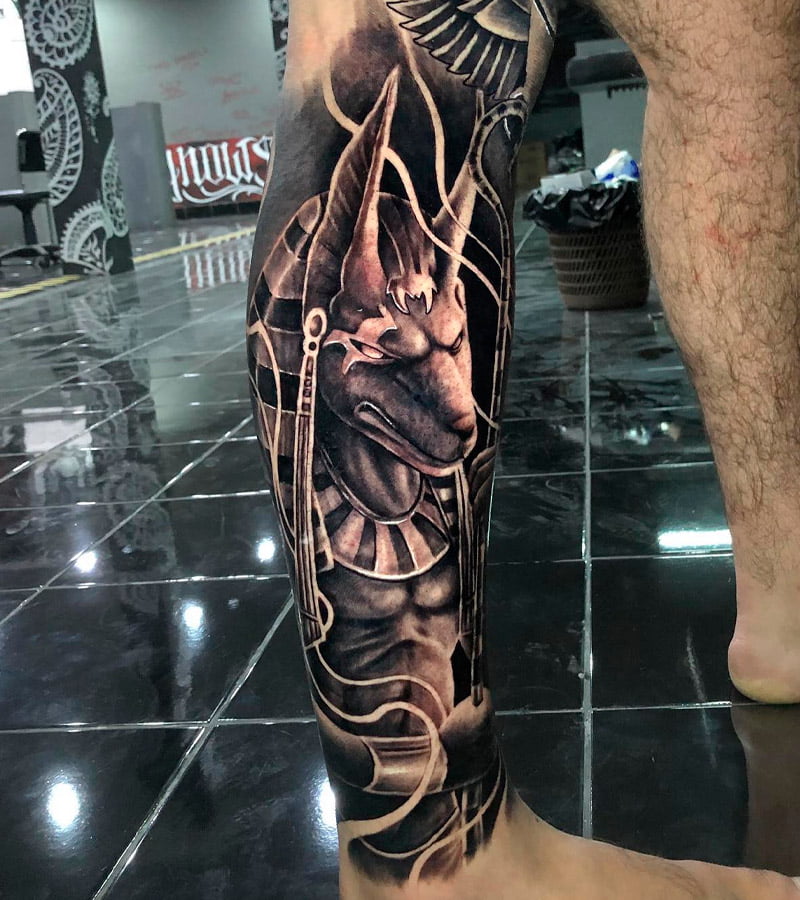 tatuajes de anubis en la pierna 5