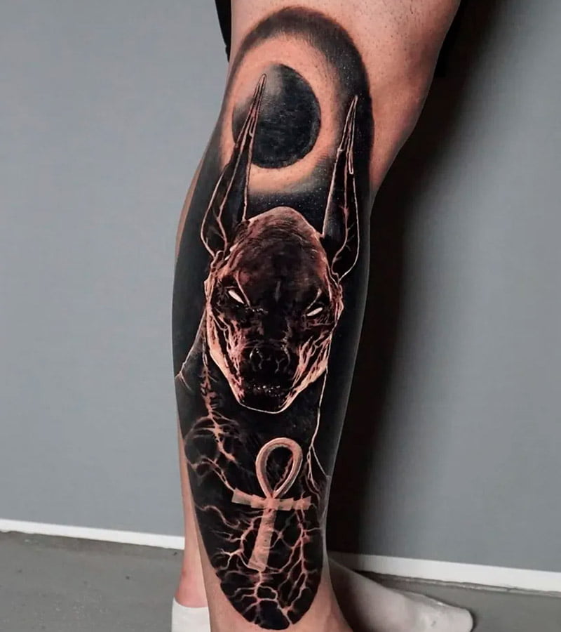 tatuajes de anubis en la pierna 7