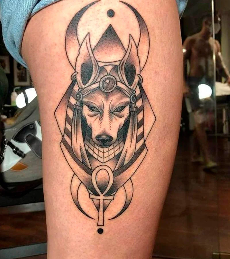 tatuajes de anubis para mujeres 20