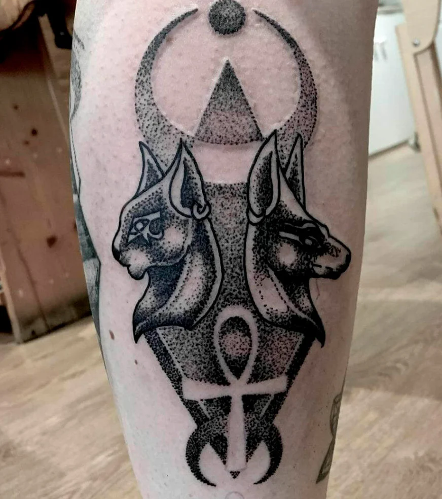 tatuajes de anubis y bastet 9