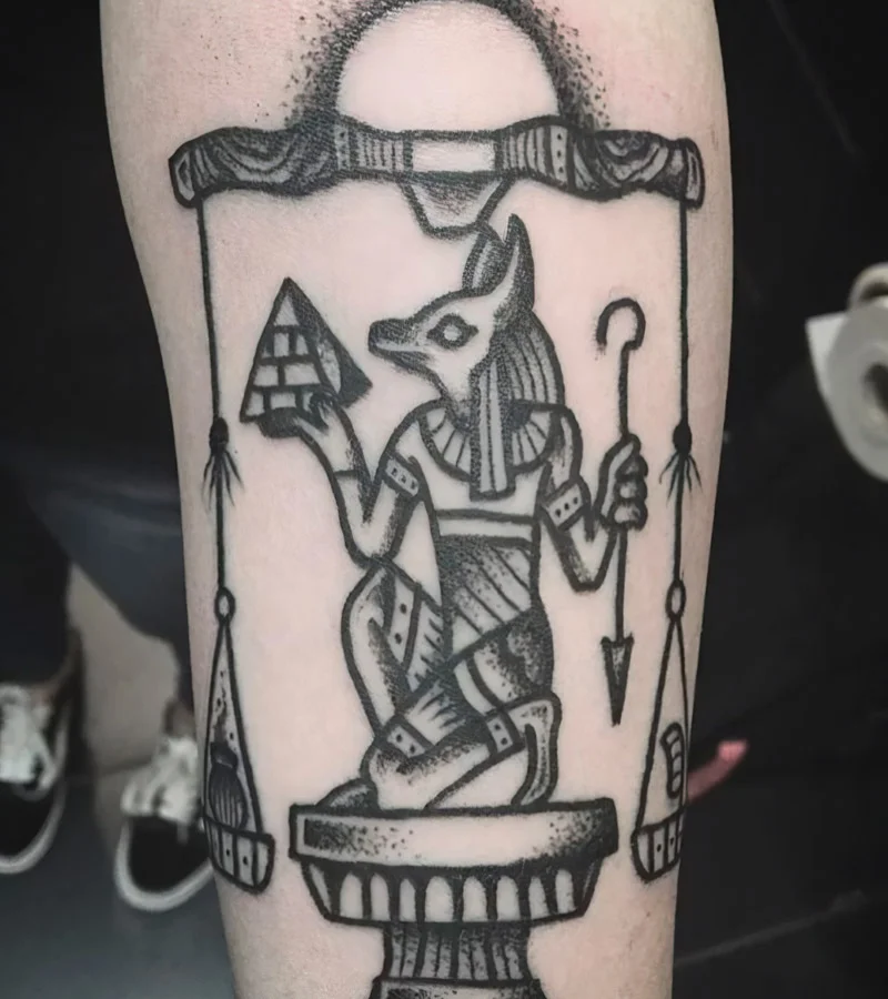 tatuajes de balanza de anubis 9