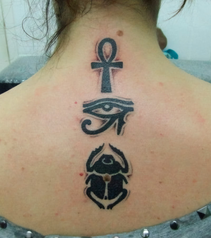tatuajes de cruz egipcia y ojo de horus 12