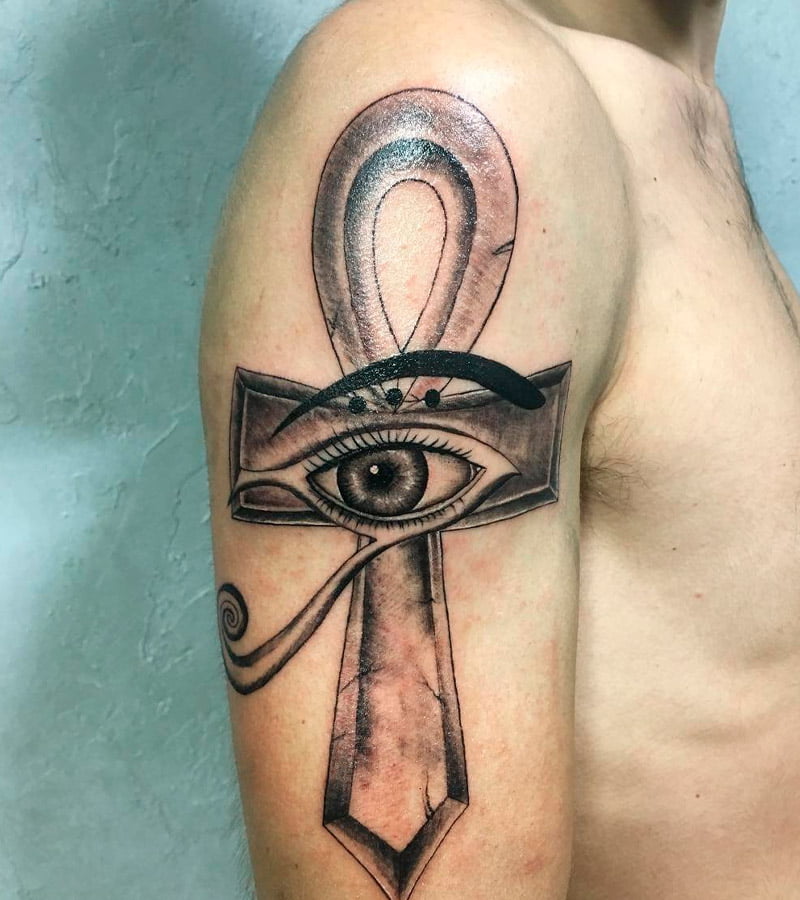 tatuajes de cruz egipcia y ojo de horus 4