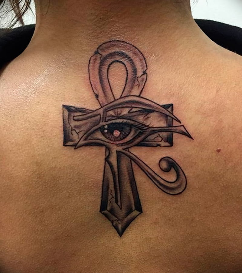tatuajes de cruz egipcia y ojo de horus 7
