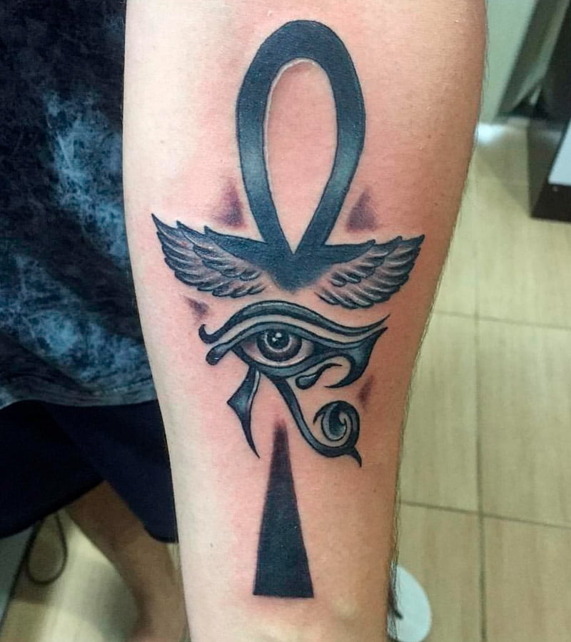 tatuajes de cruz egipcia y ojo de horus 8