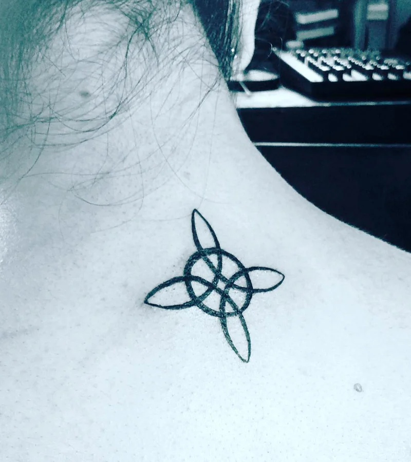 +60 Tatuajes de nudo de bruja: Significado, imágenes y diseños 63 tatuajes de nudo de bruja geniales 27