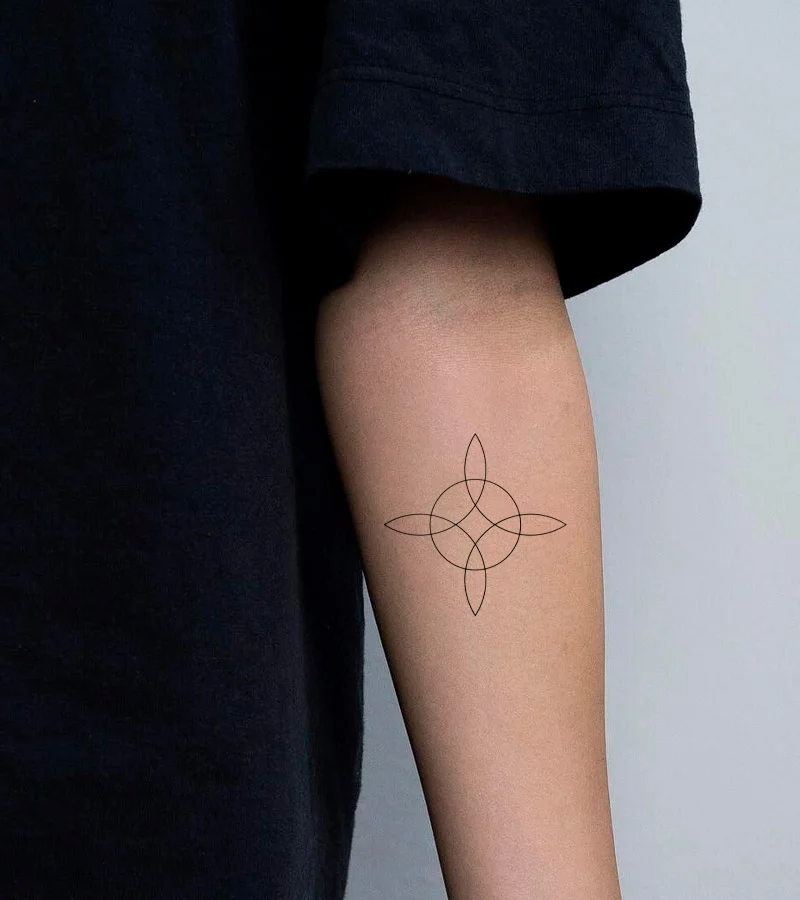 +60 Tatuajes de nudo de bruja: Significado, imágenes y diseños 11 tatuajes de nudo de bruja minimalistas 7