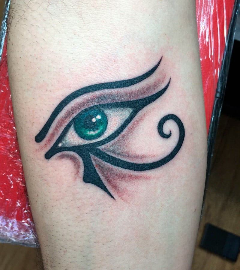 tatuajes de ojo de horus a color 1
