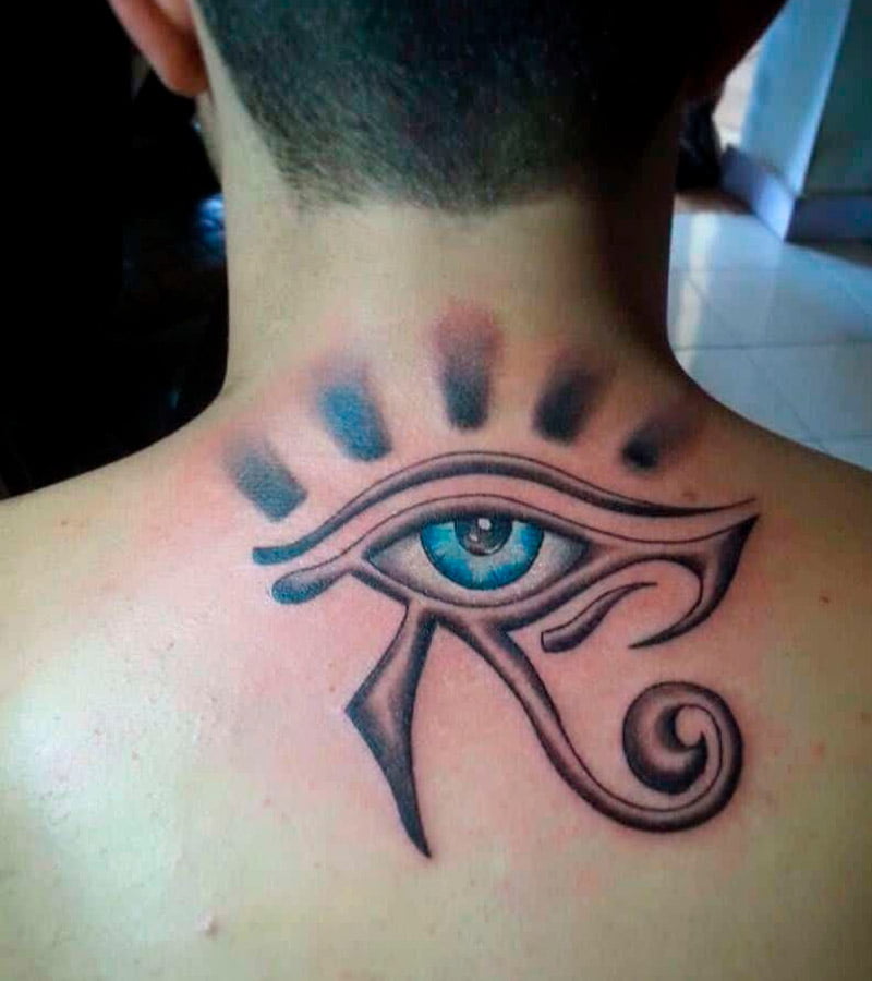 tatuajes de ojo de horus en la espalda 2