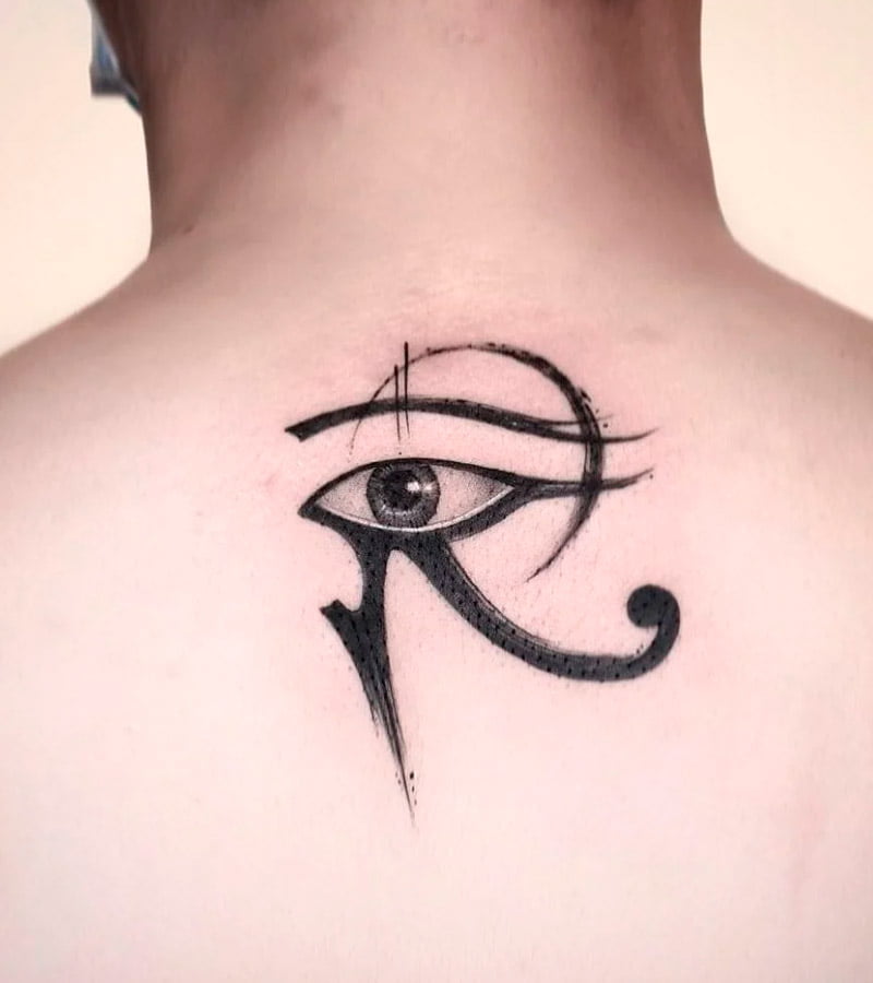 tatuajes de ojo de horus para mujeres 6