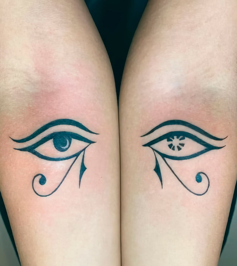 tatuajes de ojo de horus para mujeres 7