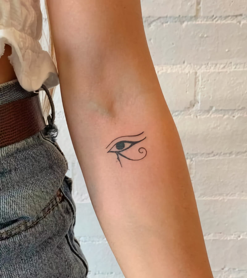 tatuajes de ojo de horus pequenos 4