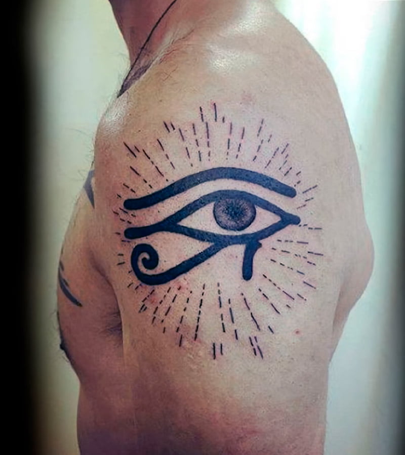 tatuajes de ojos de horus para hombres 3