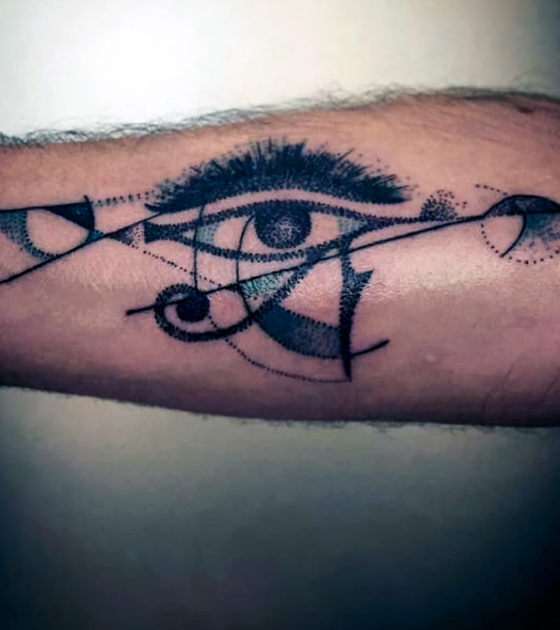 tatuajes de ojos de horus para hombres 4
