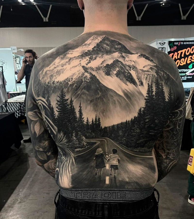 tatuajes de paisajes en la espalda 1