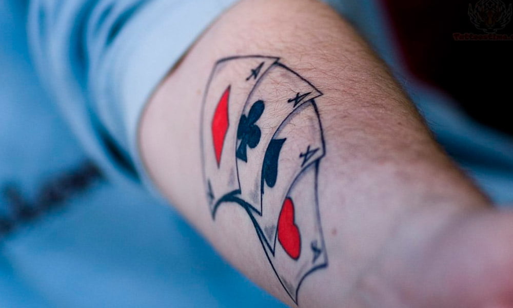tatuajes de poker en el brazo