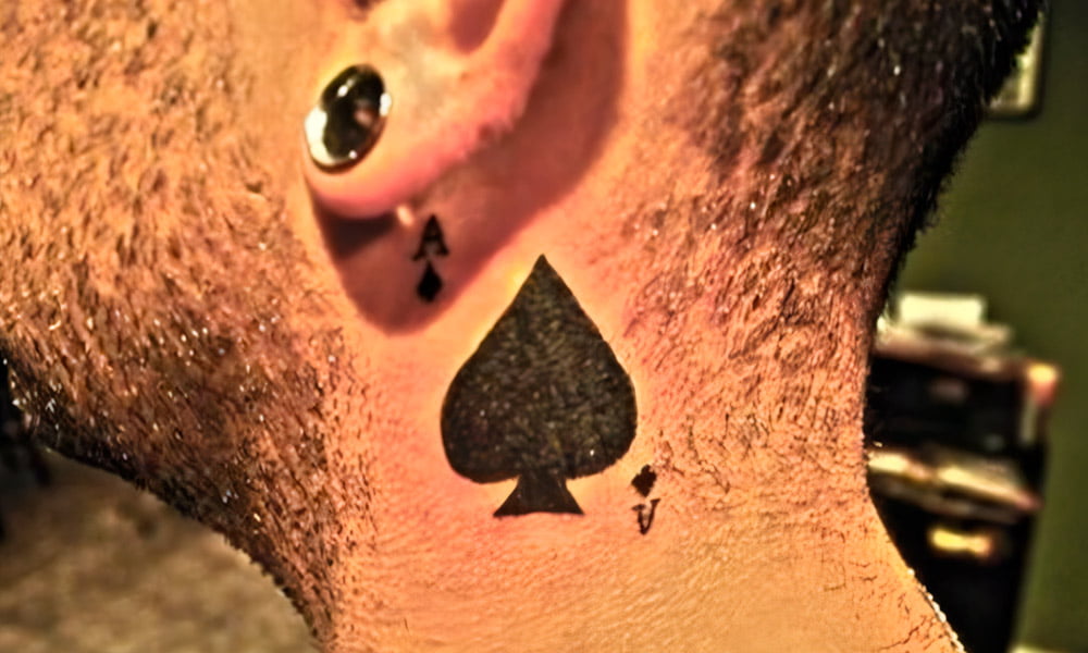 tatuajes de poker en el cuello 2