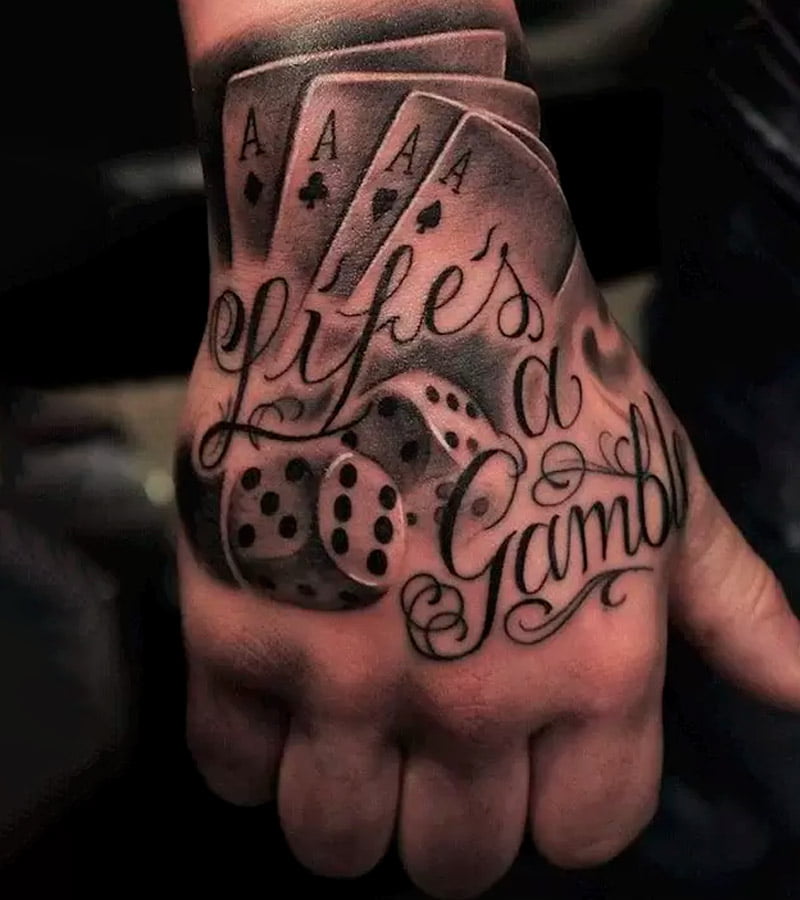 tatuajes de poker en la mano dedos 5