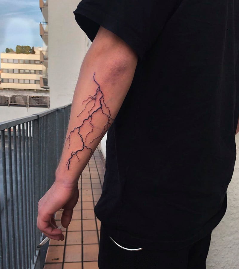 tatuajes de rayos en el brazo 3
