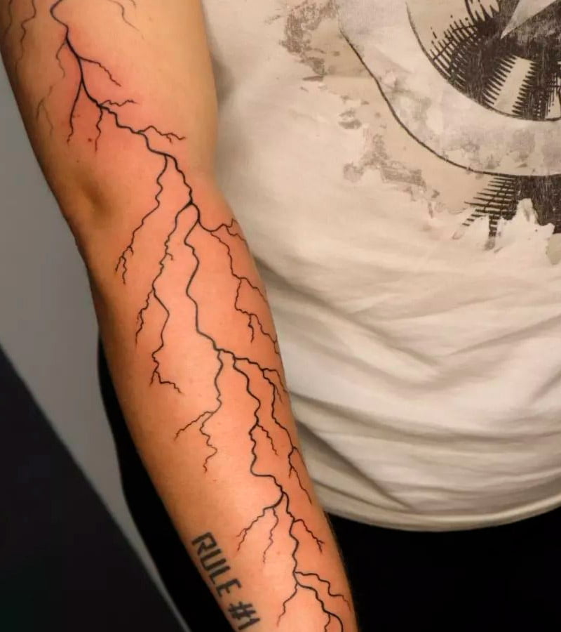 tatuajes de rayos en el brazo 5