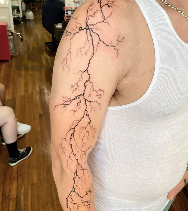 tatuajes de rayos en el brazo 6