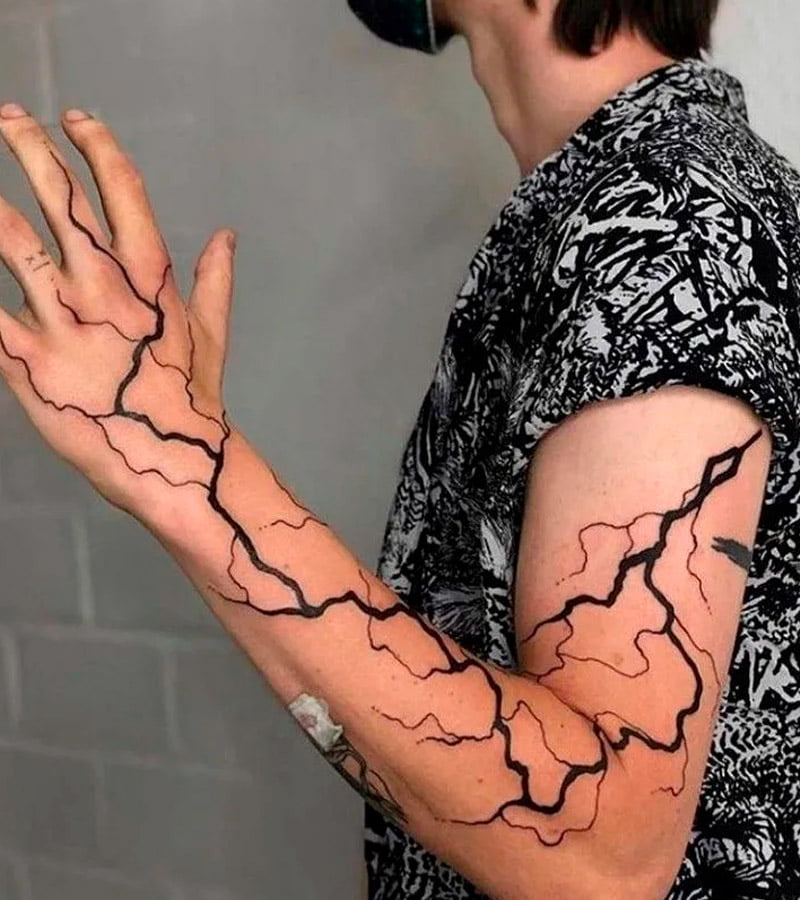 tatuajes de rayos en el brazo 7