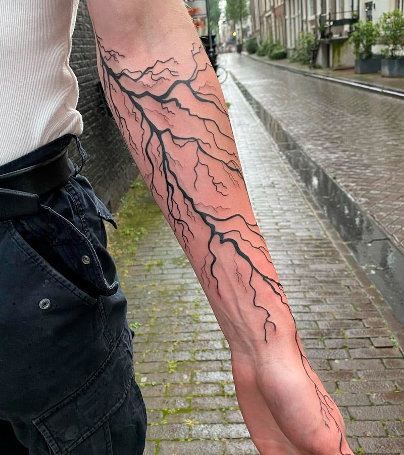 tatuajes de rayos en el brazo 8