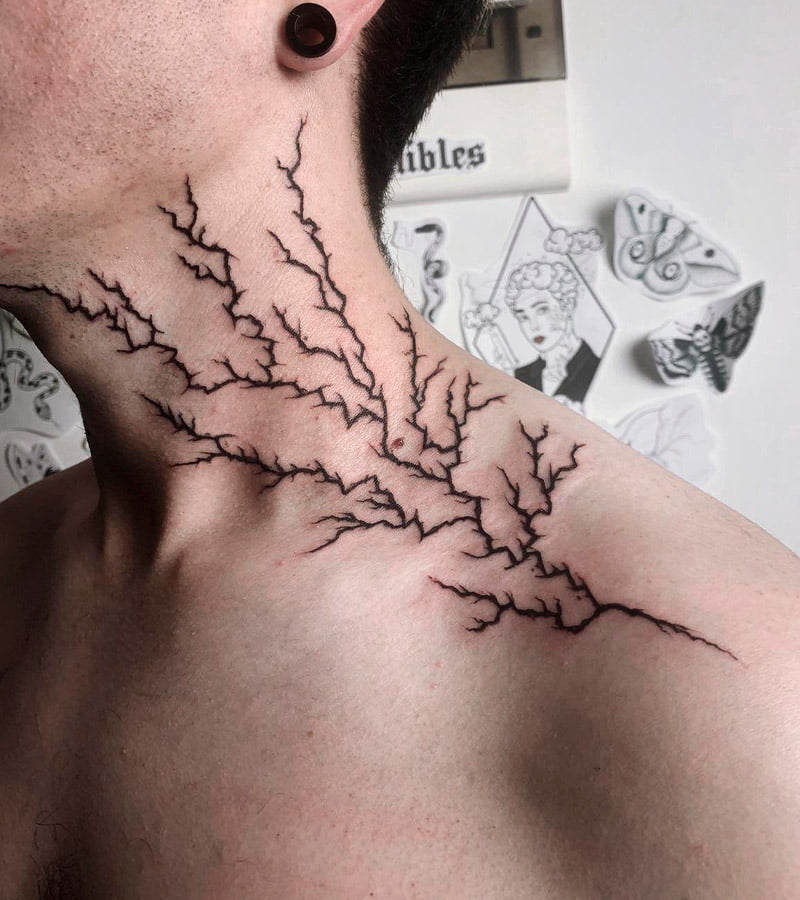 tatuajes de rayos en el cuello 4
