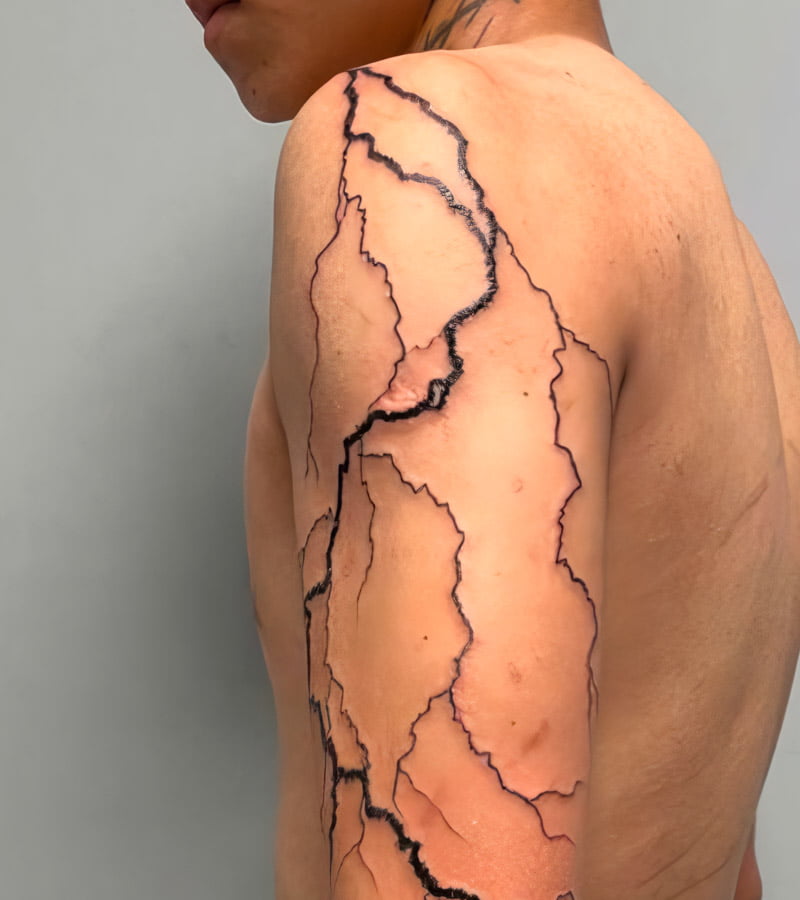 tatuajes de rayos en el hombro 4