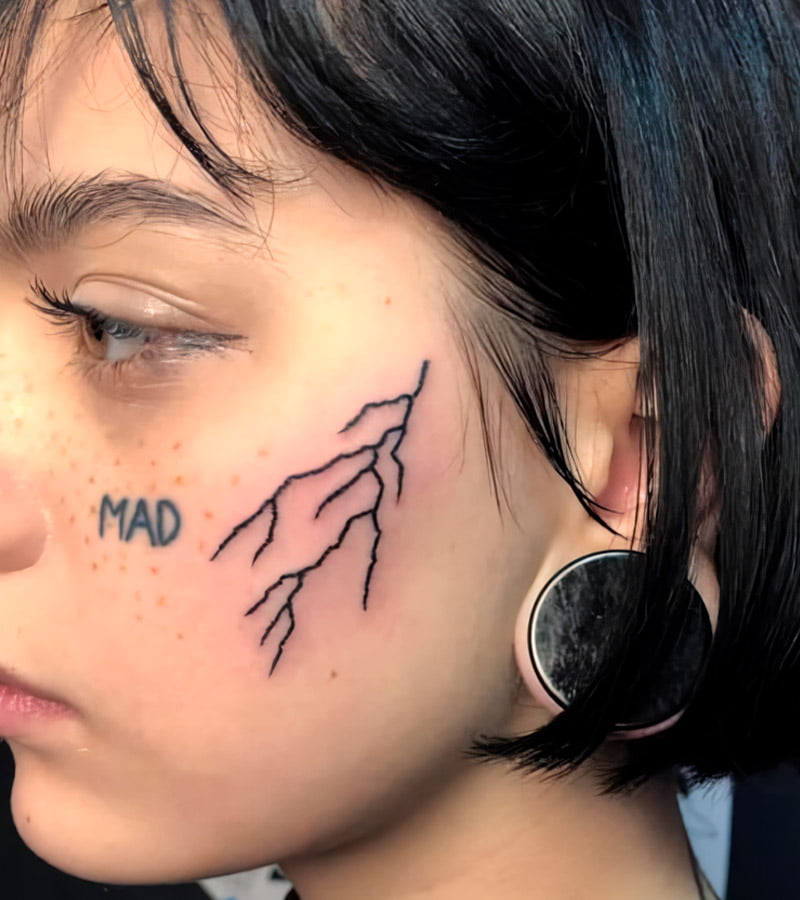 tatuajes de rayos en la cara 2