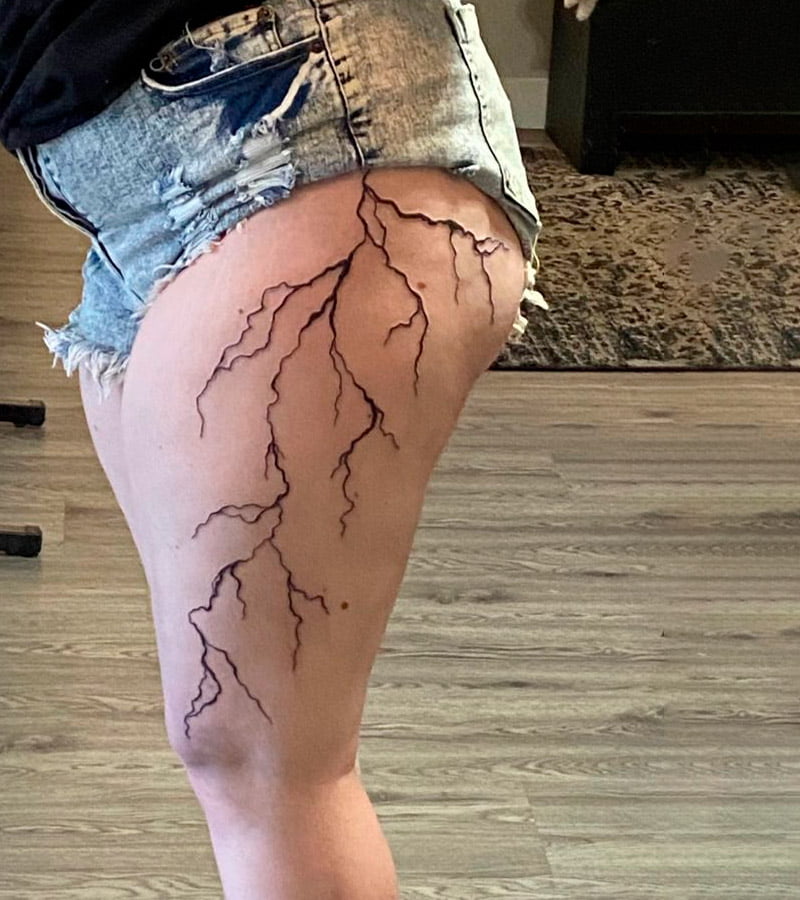 tatuajes de rayos en la pierna 1