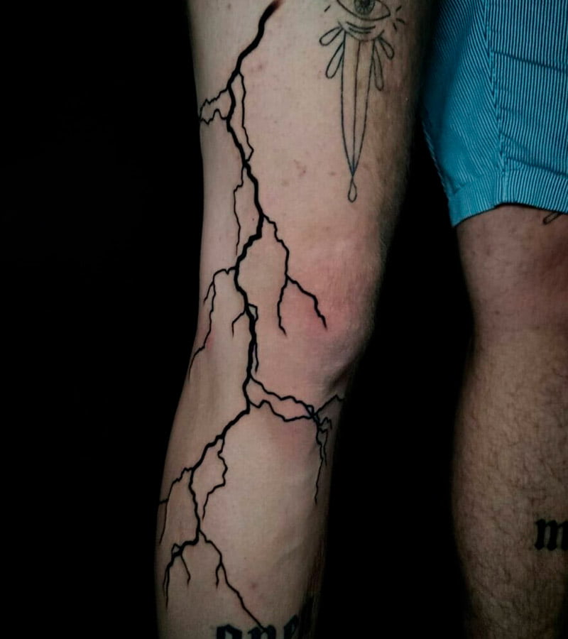tatuajes de rayos en la pierna 3