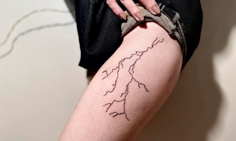 tatuajes de rayos en la pierna 5