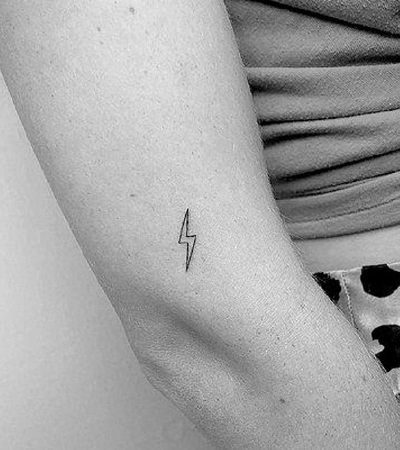 tatuajes de rayos minimalistas 4