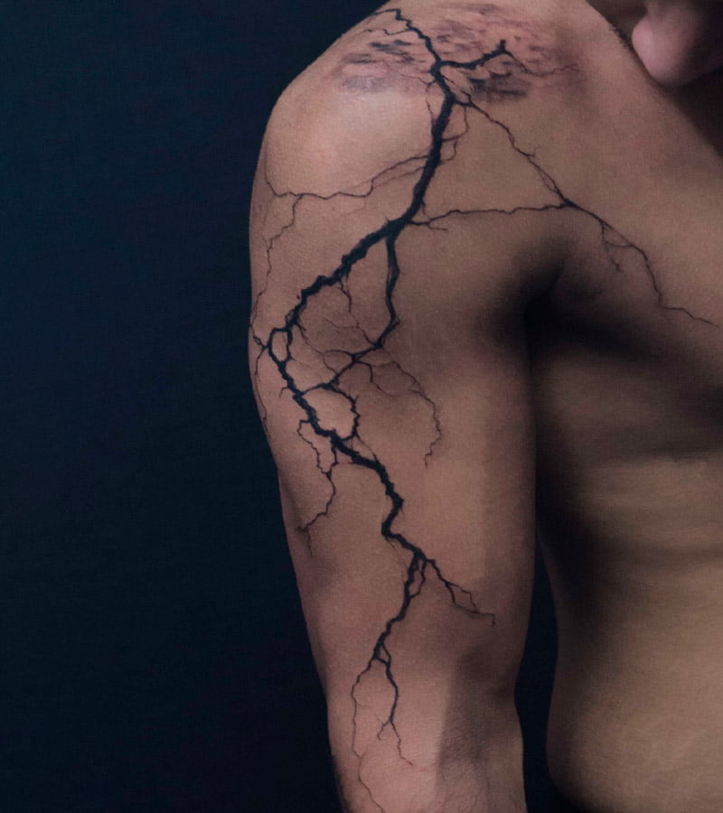 tatuajes de rayos para hombres 17