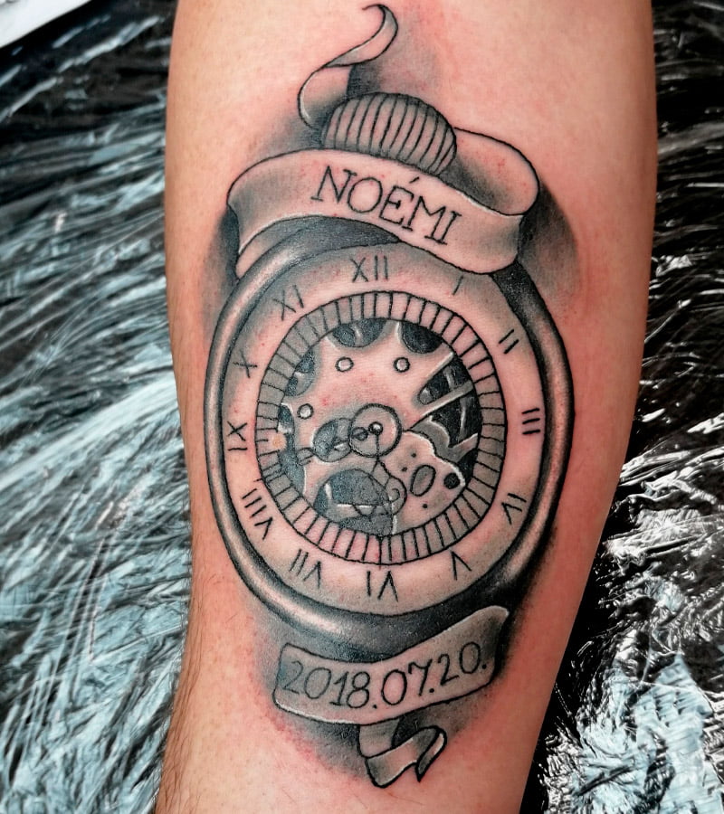 tatuajes de reloj con nombres 2